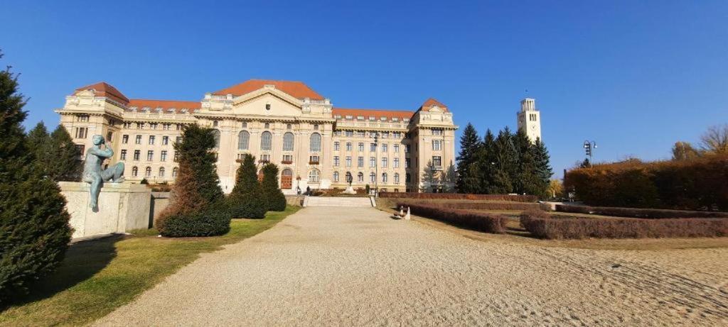 Mox Downtown Apartman Debreczyn Zewnętrze zdjęcie